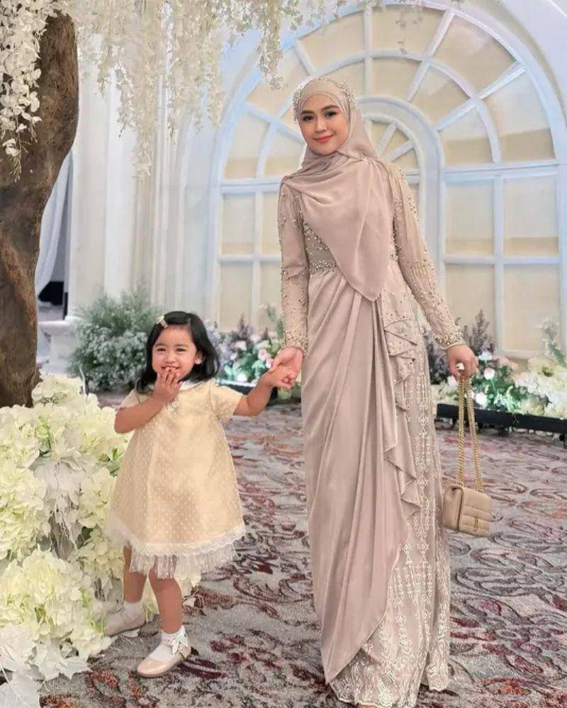 Instagram.com/riaricis1795